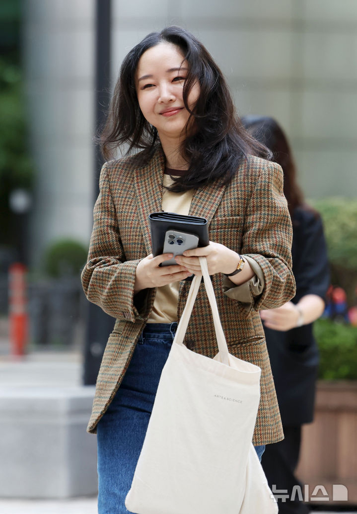 ミン・ヒジン前ADOR代表「NewJeansは5人でこそ存在…大切にされるべき」