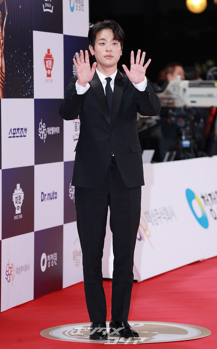 【フォト】パク・ジョンミン、ステキなスーツコーデ＝青龍映画賞