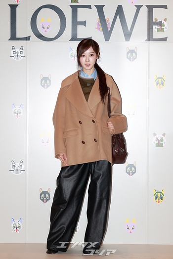 【フォト】aespaジゼル、ハーフコート&レザーパンツで洗練された雰囲気ぷんぷん