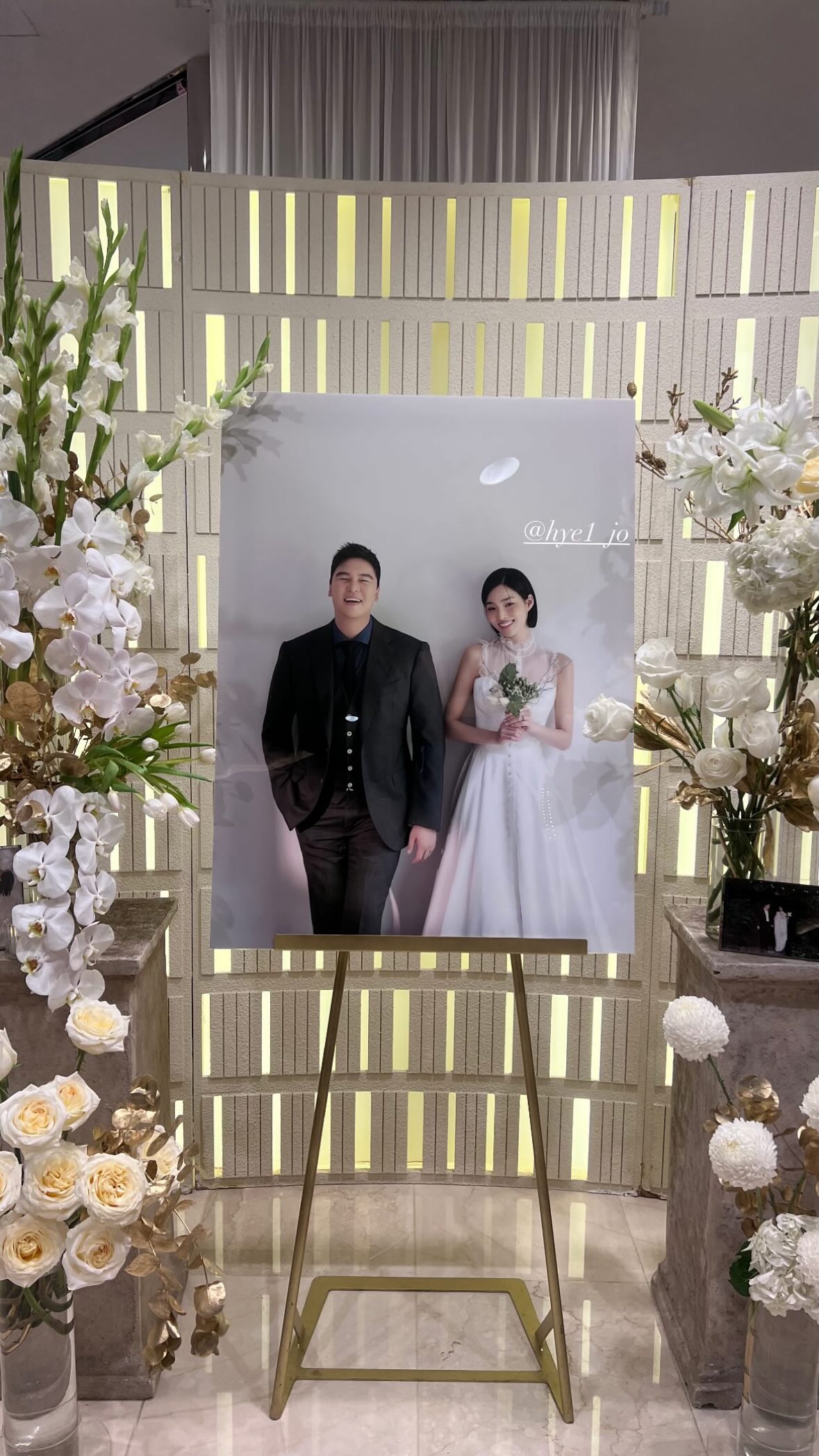 【フォト】7年間の交際経て結婚したイ・ジャンウ＆チョ・ヘウォン　俳優仲間＆友人らが結婚式写真シェア