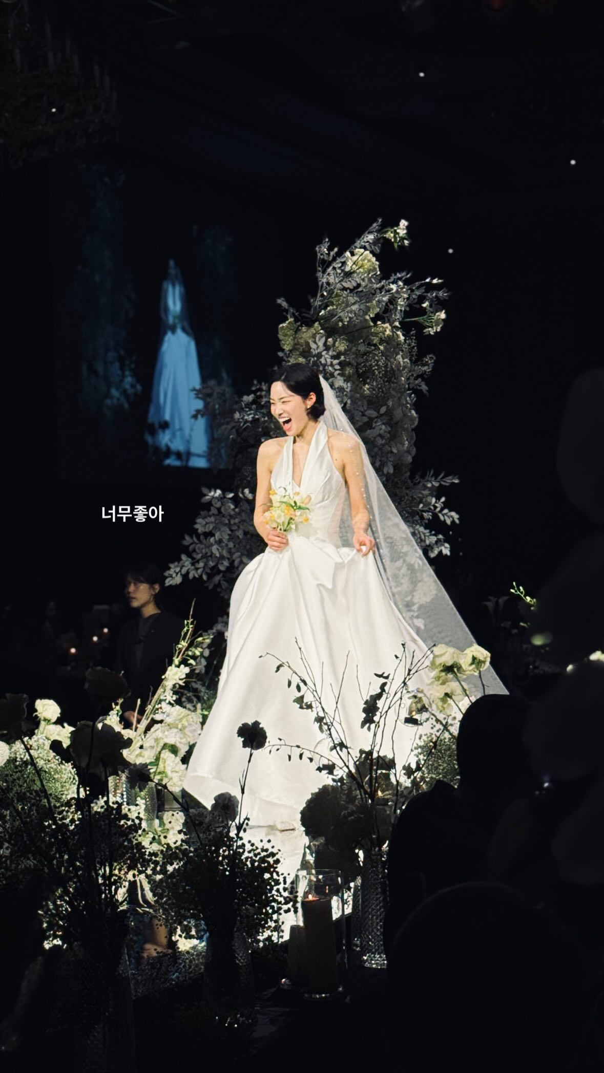 【フォト】7年間の交際経て結婚したイ・ジャンウ＆チョ・ヘウォン　俳優仲間＆友人らが結婚式写真シェア