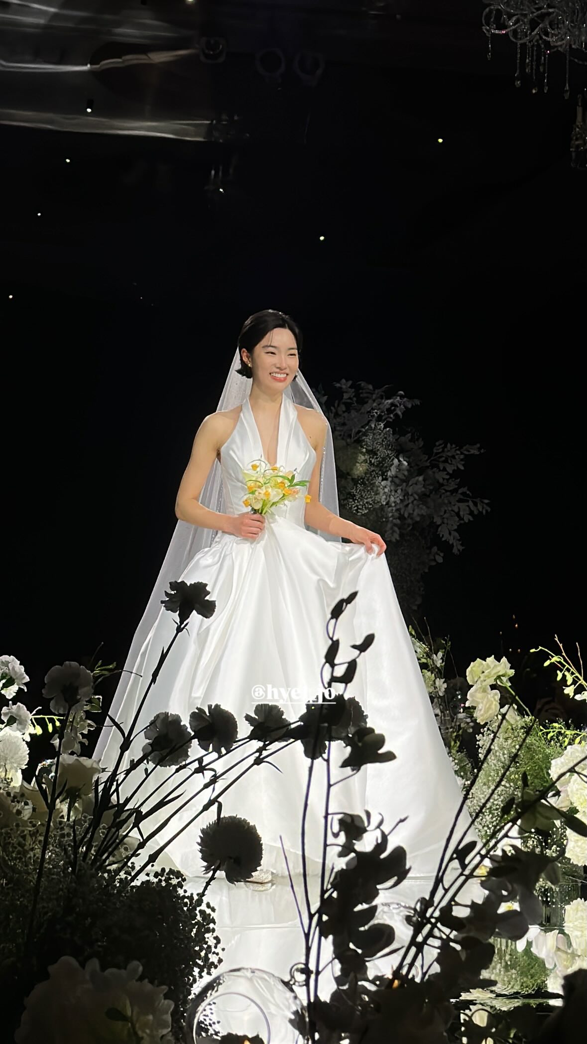 【フォト】7年間の交際経て結婚したイ・ジャンウ＆チョ・ヘウォン　俳優仲間＆友人らが結婚式写真シェア