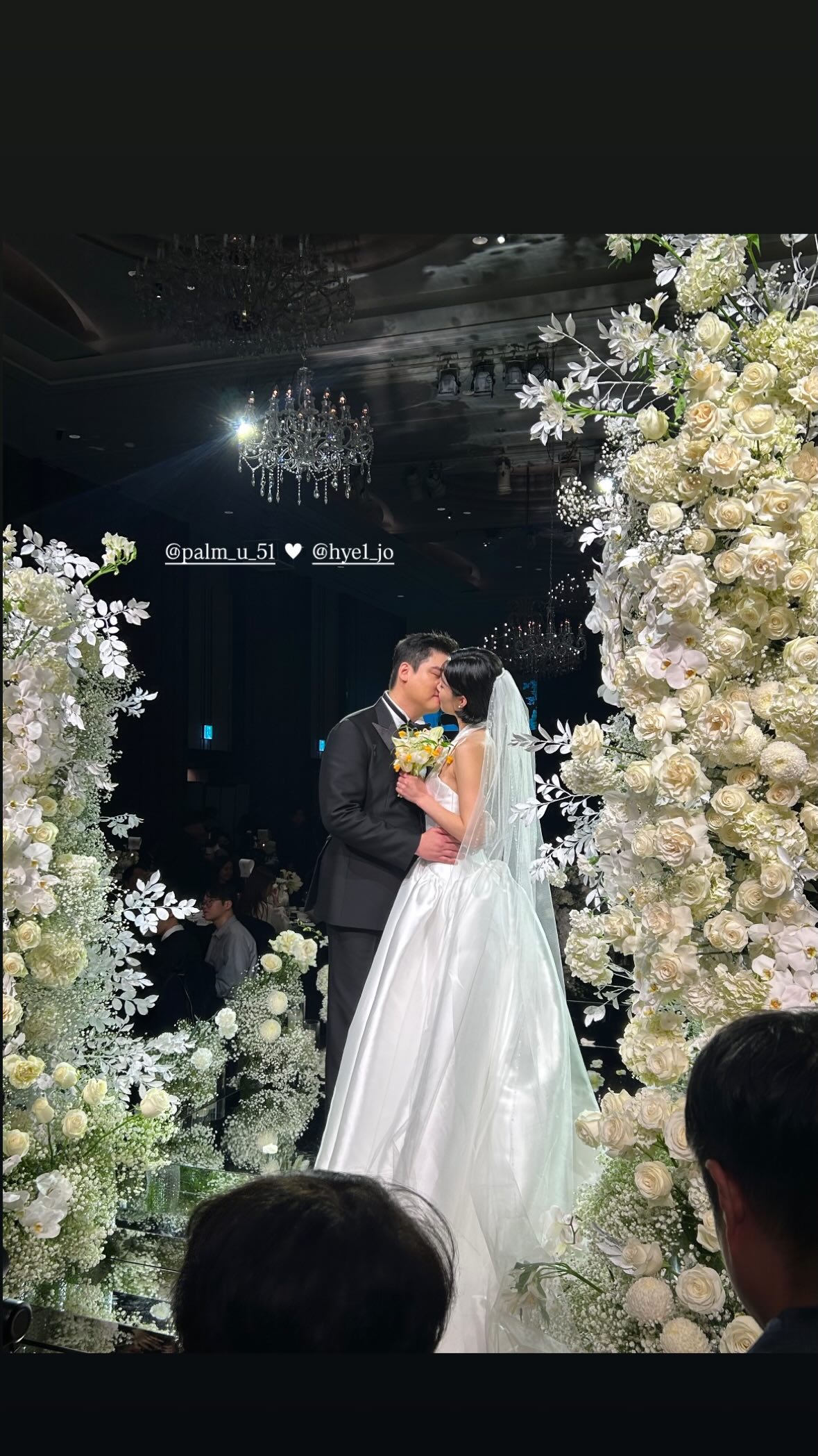 【フォト】7年間の交際経て結婚したイ・ジャンウ＆チョ・ヘウォン　俳優仲間＆友人らが結婚式写真シェア