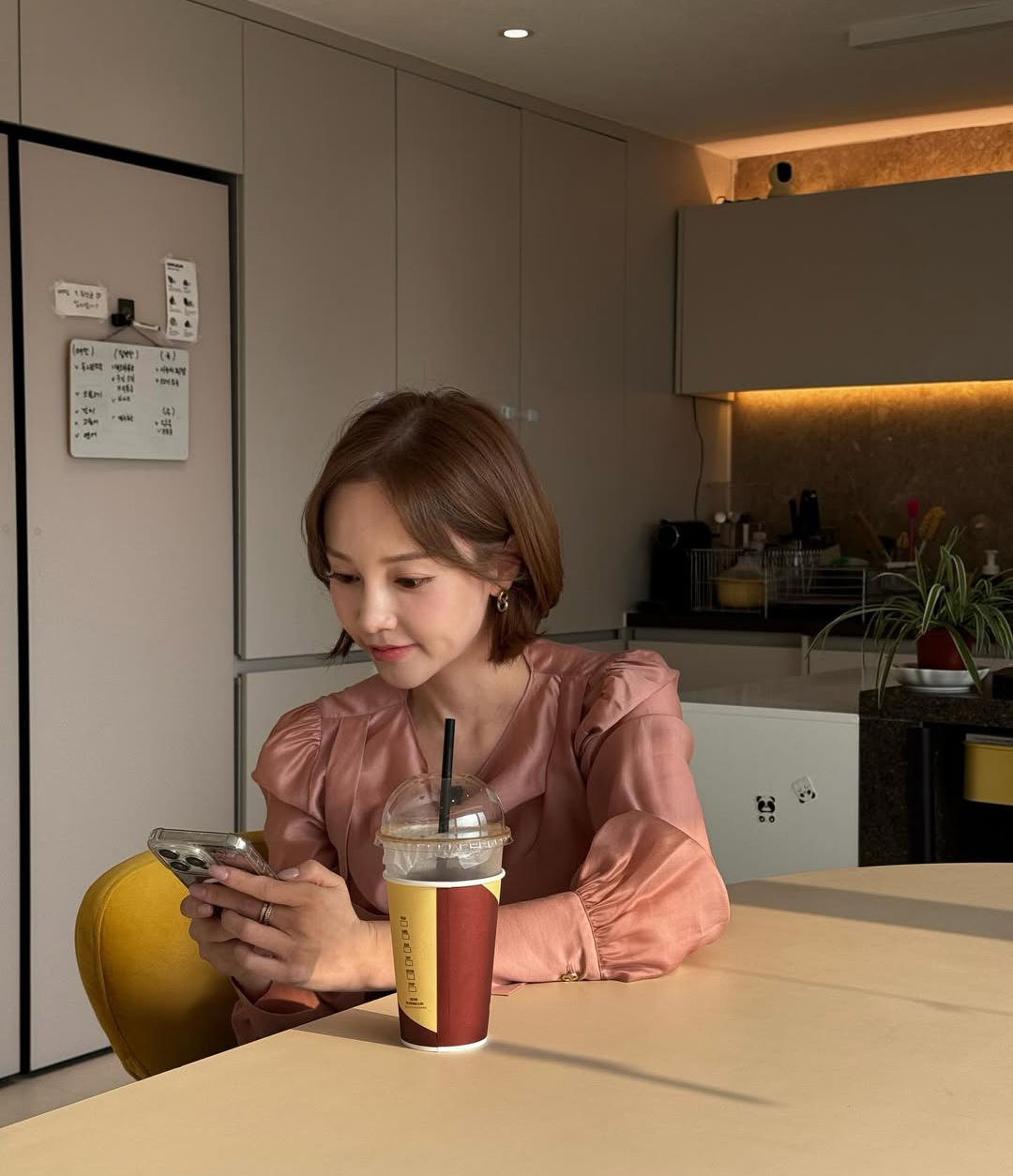 アユミ、ショートボブに変身し一段とラブリー…「髪を染めに行ってバッサリ」