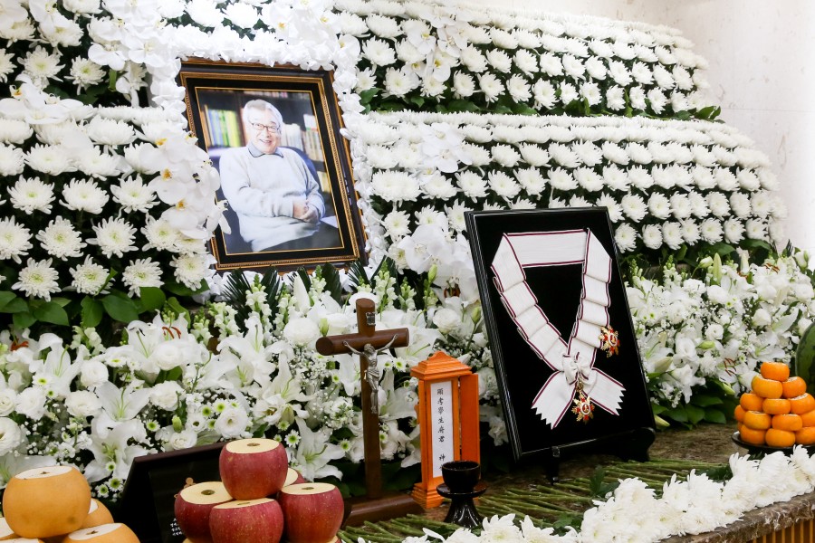 【フォト】イ・スンジェさんの殯所に届けられた金冠文化勲章