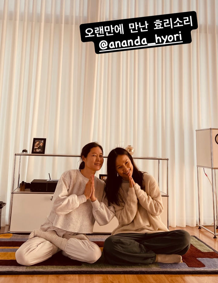 ムン・ソリ、イ・ヒョリのヨガ・スクールをサプライズ訪問…ハグ写真も