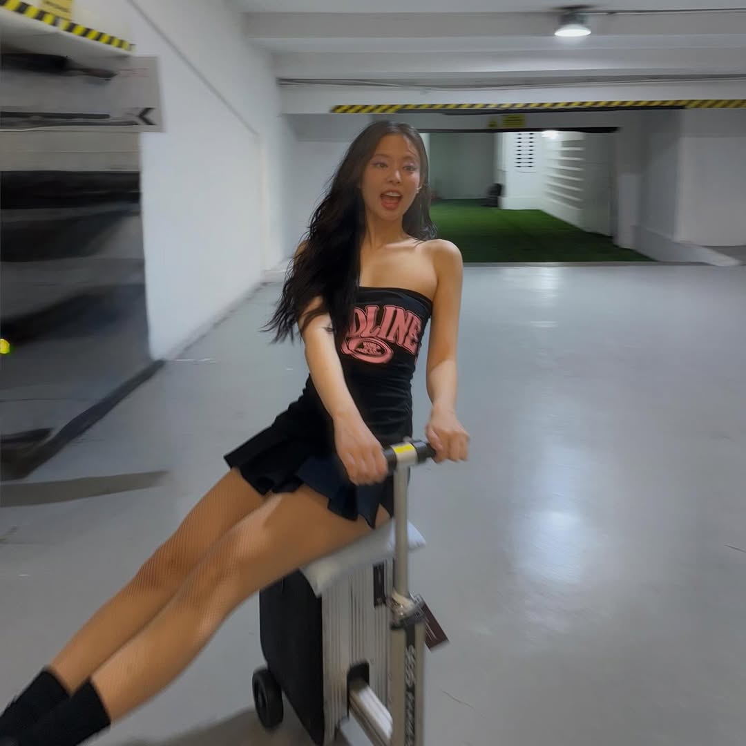 BLACKPINKジェニー、魅惑的なパステルカラーの衣装を着て女神のよう