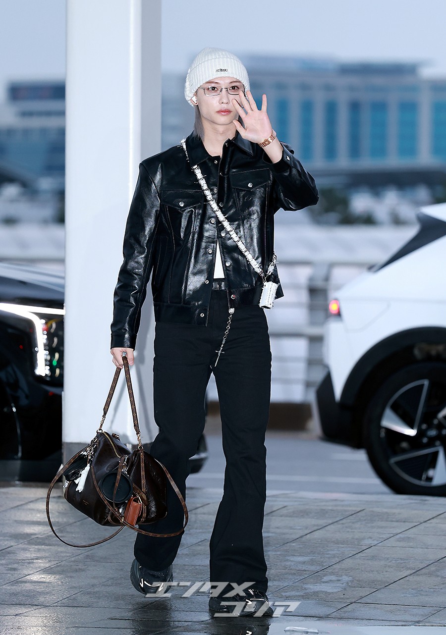 【フォト】Stray Kidsフィリックス、ニット帽＆眼鏡がポイント