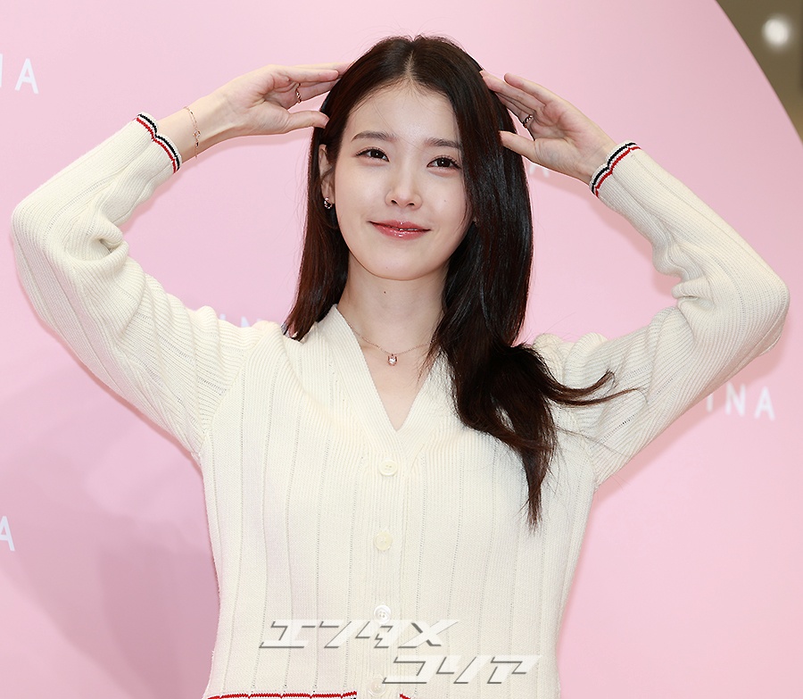 【フォト】ほっぺハート＆ウィンク…キュートが止まらないIU　ポーズいろいろ