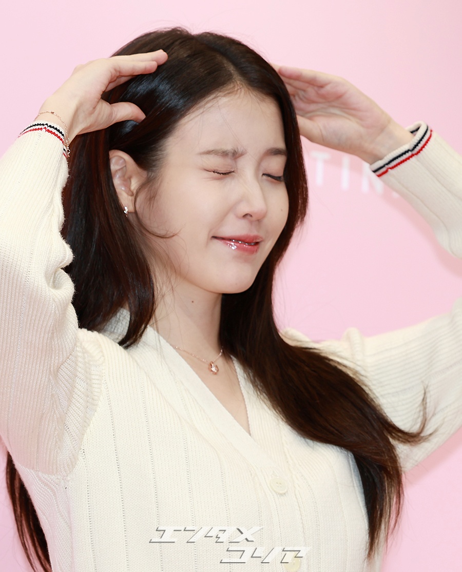 【フォト】ほっぺハート＆ウィンク…キュートが止まらないIU　ポーズいろいろ