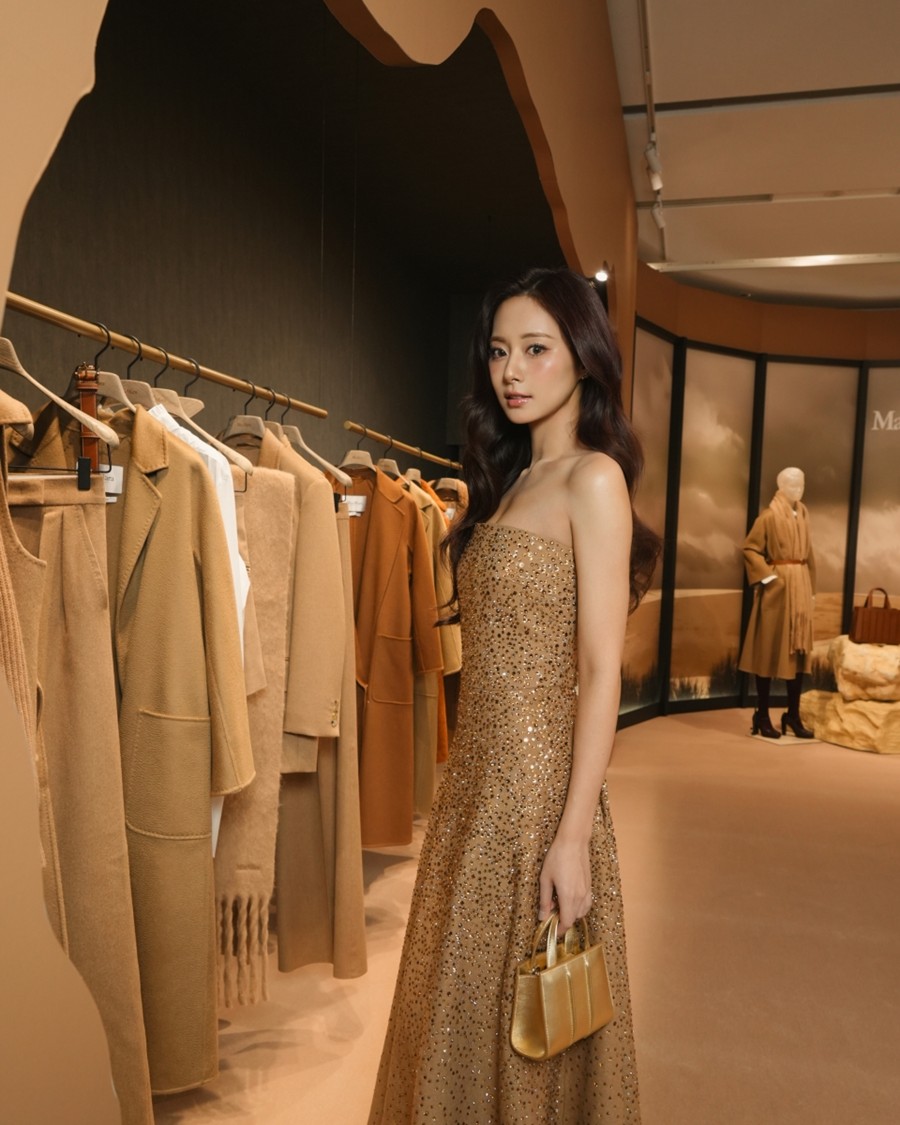 TWICEツウィ、東京の「Max Mara」ポップアップストアに登場…上品なドレス姿披露