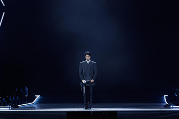 香港で音楽授賞式「MAMA」 大規模火災の犠牲者哀悼