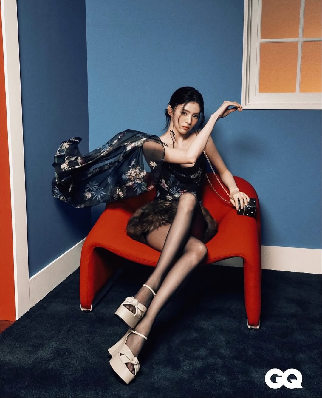 ハン・ソヒ、グラビアで魅惑的な美しさと美脚アピール＝「GQ Hong Kong」