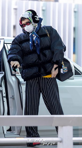 【フォト】G-DRAGON「さすがファッショニスタ!」華やか空港ファッション…米NYへ出発