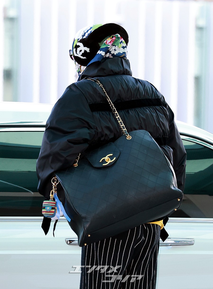 【フォト】G-DRAGON「高級ブランドスカーフ×イヤーマフ」…ヒップでかわいい空港ファッション