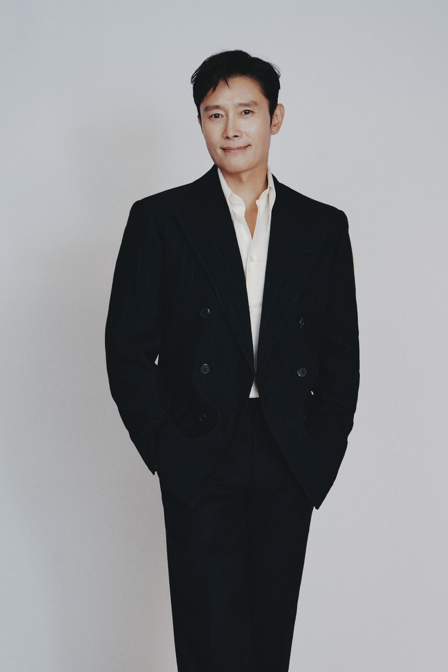 フォト】2PMジュノ、社員証を首にかけスーツ姿で知的な魅力ぷんぷん