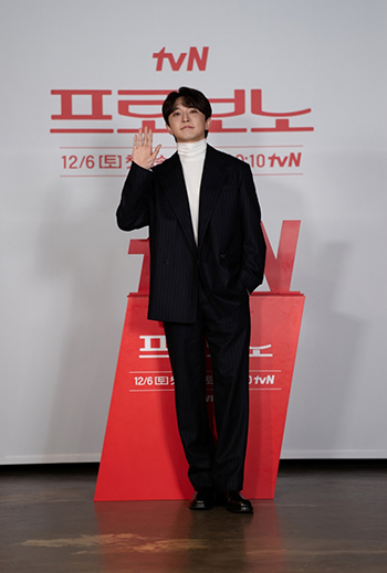 【フォト】ユン・ナム、手を振り余裕あふれるあいさつ