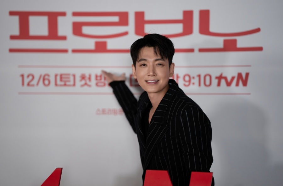 【フォト】チョン・ギョンホ、今回は公益弁護士…スマートなスーツ姿