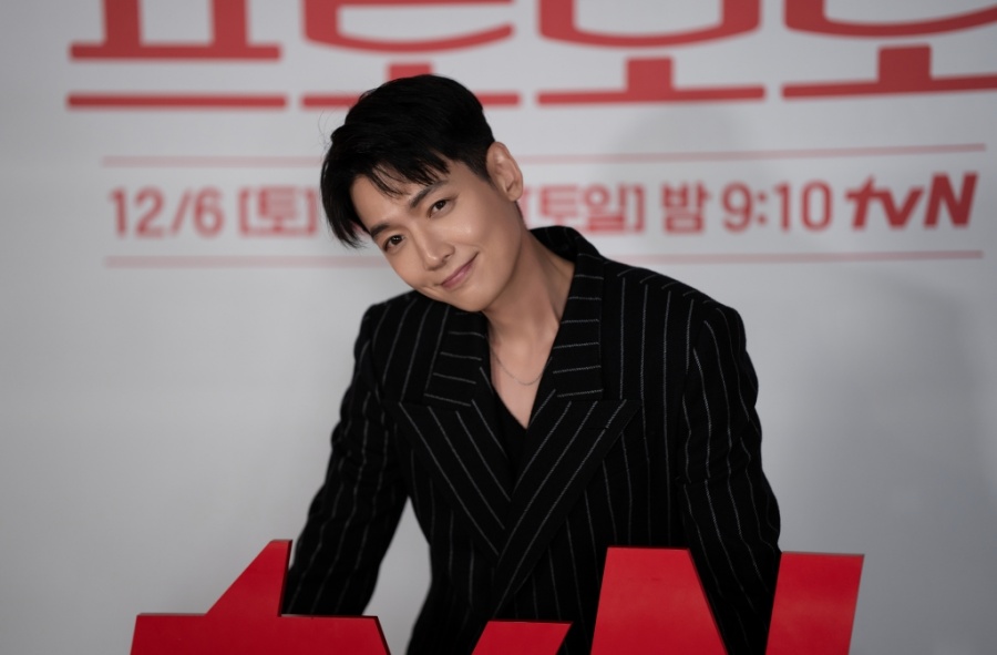 【フォト】チョン・ギョンホ、今回は公益弁護士…スマートなスーツ姿