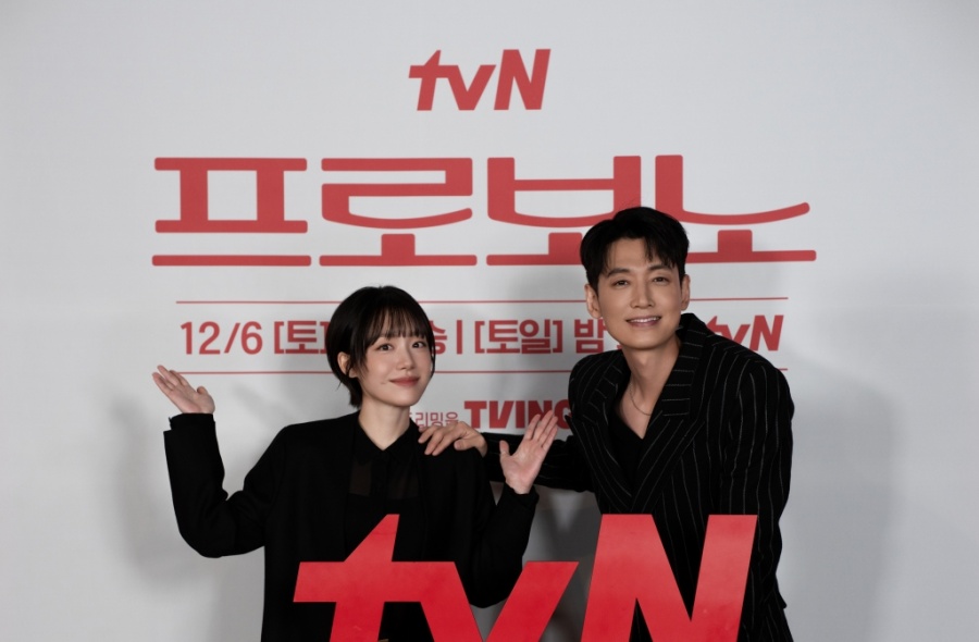 【フォト】チョン・ギョンホ＆ソ・ジュヨン「黒で合わせました」