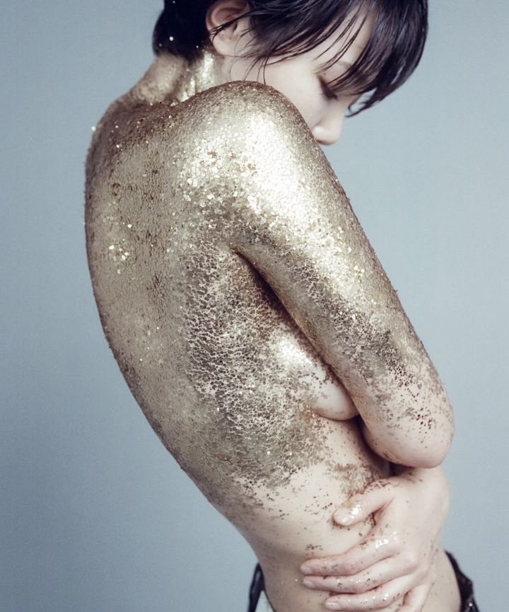 「イ・ギョンシルの娘」ソン・スア　「金粉」まみれセミヌード・グラビア公開…優雅に奥ゆかしく