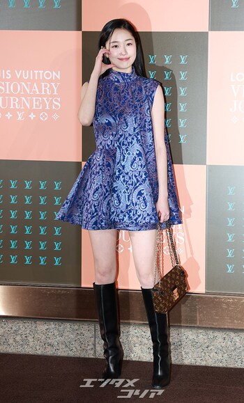 【フォト】ウォン・ジアン　高級感あふれるAラインドレスで美しく