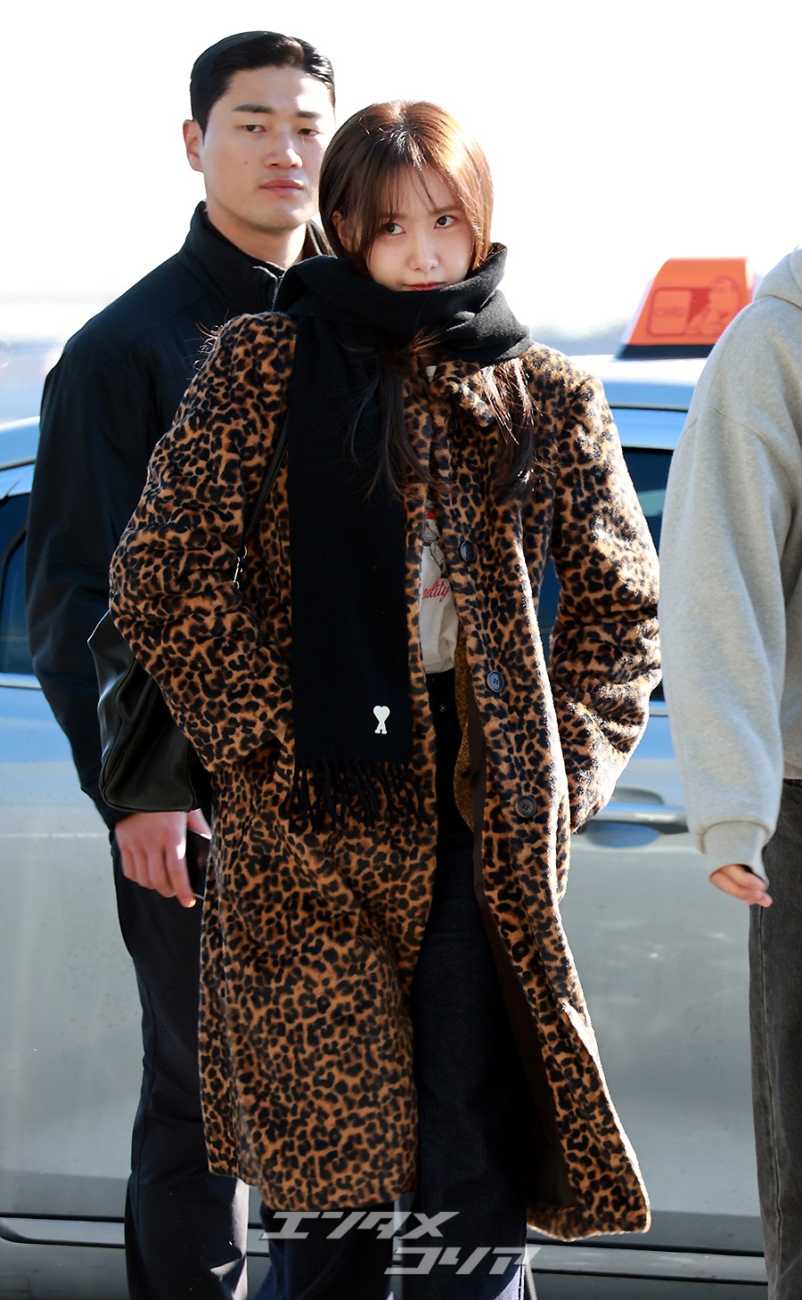 【フォト】ユナ、強烈なヒョウ柄のフライトコーデ