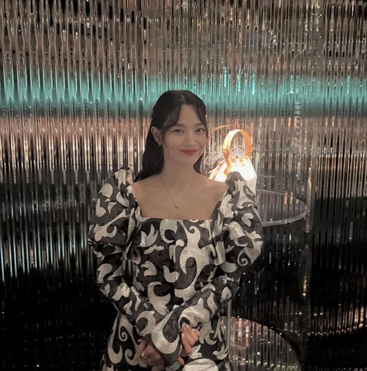 キム・ウビンとの結婚控えたシン・ミナ、絶頂の美しさアピール