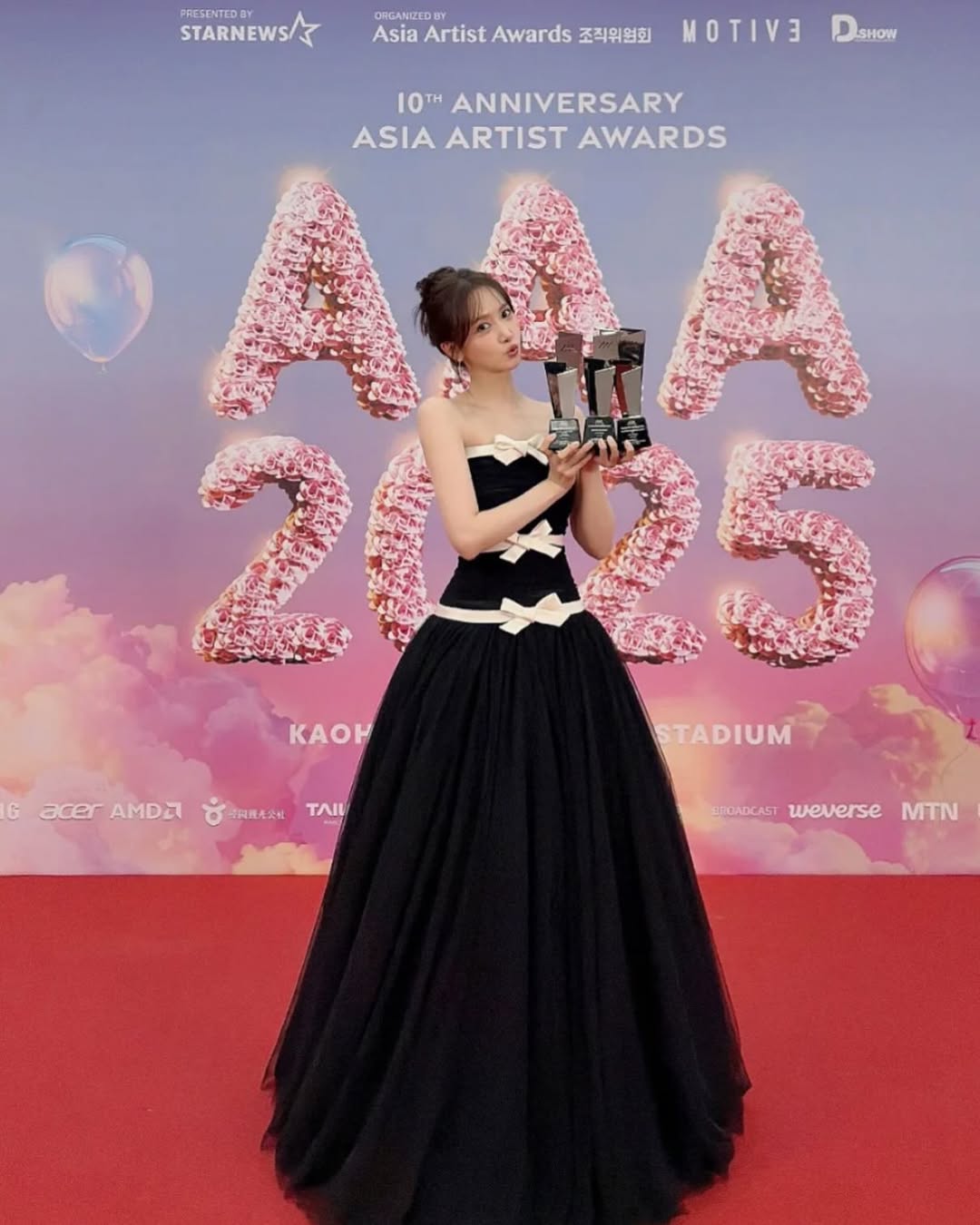 少女時代ユナが「3冠」…エレガントなリボンドレスでお姫様ビジュアル＝AAA