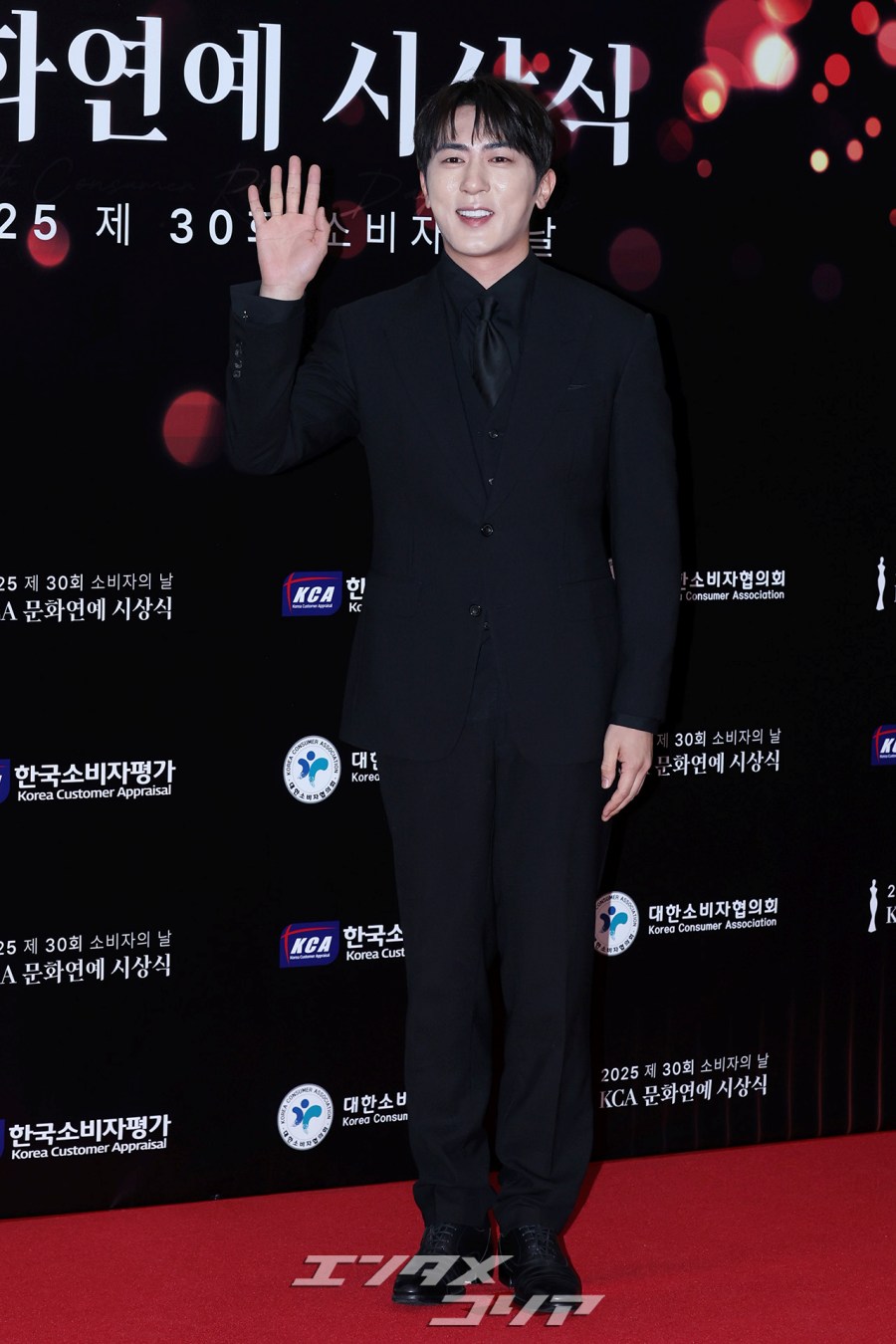 【フォト】バラエティーで今年大活躍　キム・ウォンフンがKCA文化芸能授賞式に出席