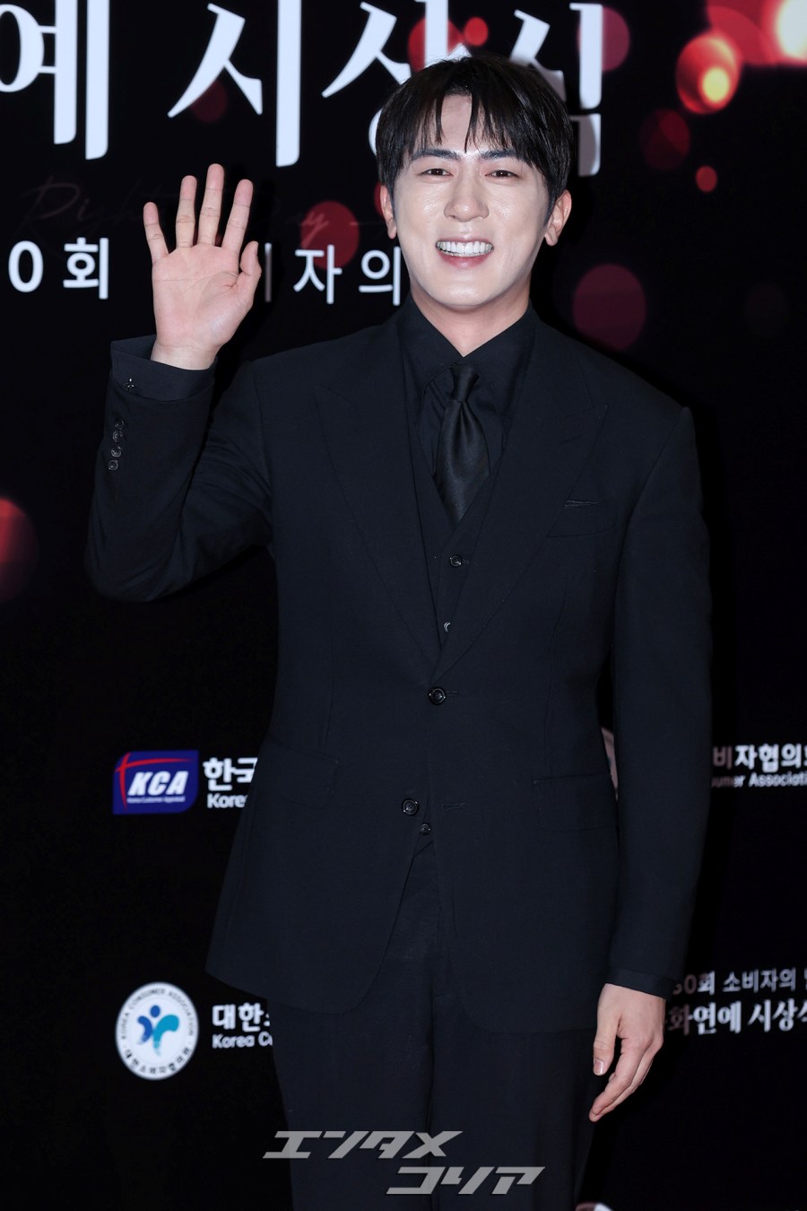 【フォト】バラエティーで今年大活躍　キム・ウォンフンがKCA文化芸能授賞式に出席
