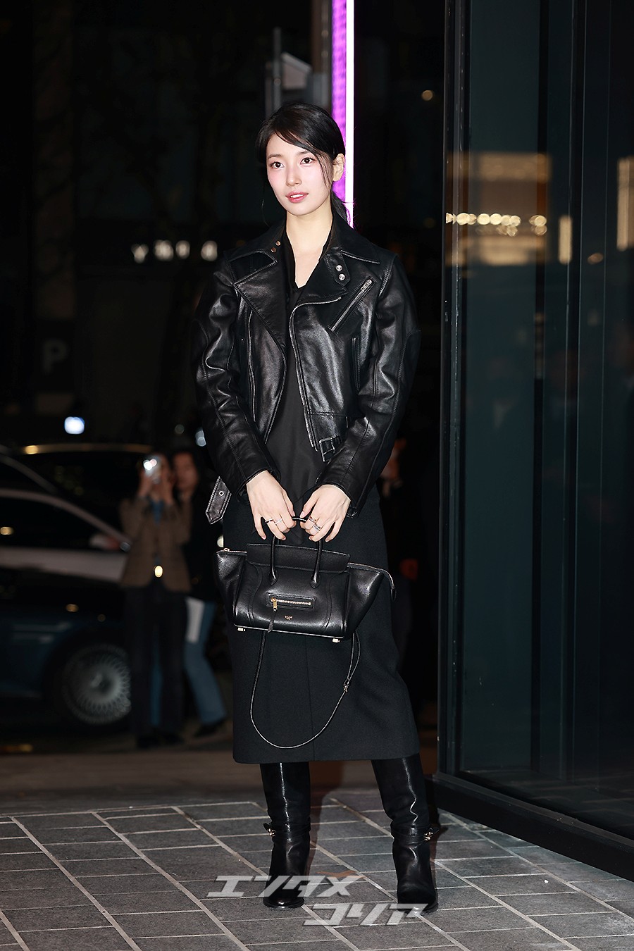 【フォト】スジ「夜も輝くオール・ブラック・ファッション」