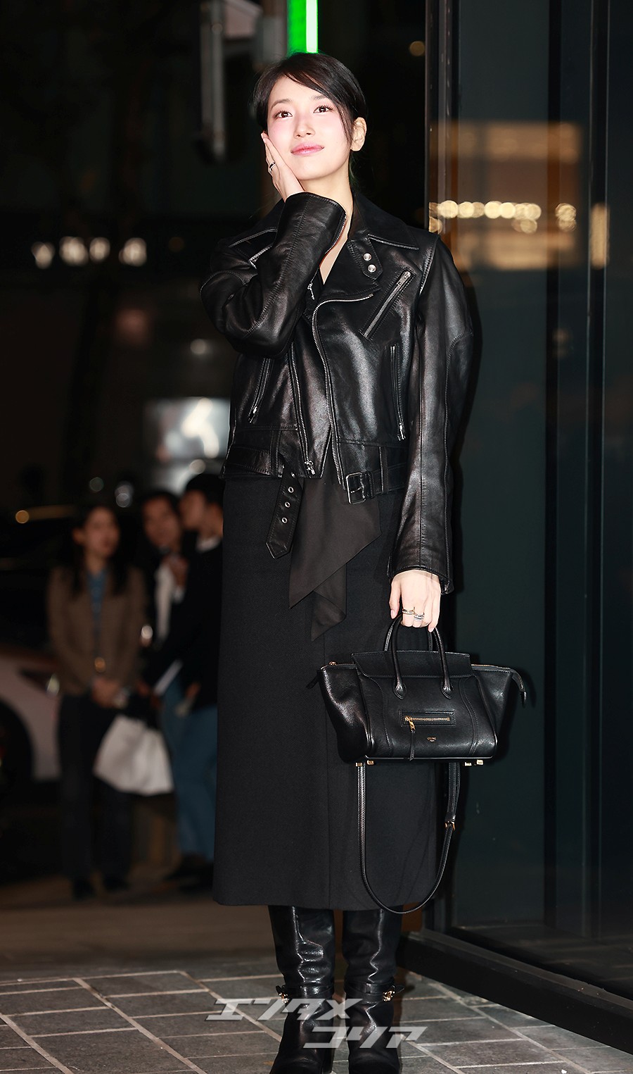 【フォト】スジ「夜も輝くオール・ブラック・ファッション」