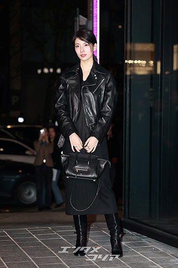 【フォト】スジ「夜も輝くオール・ブラック・ファッション」