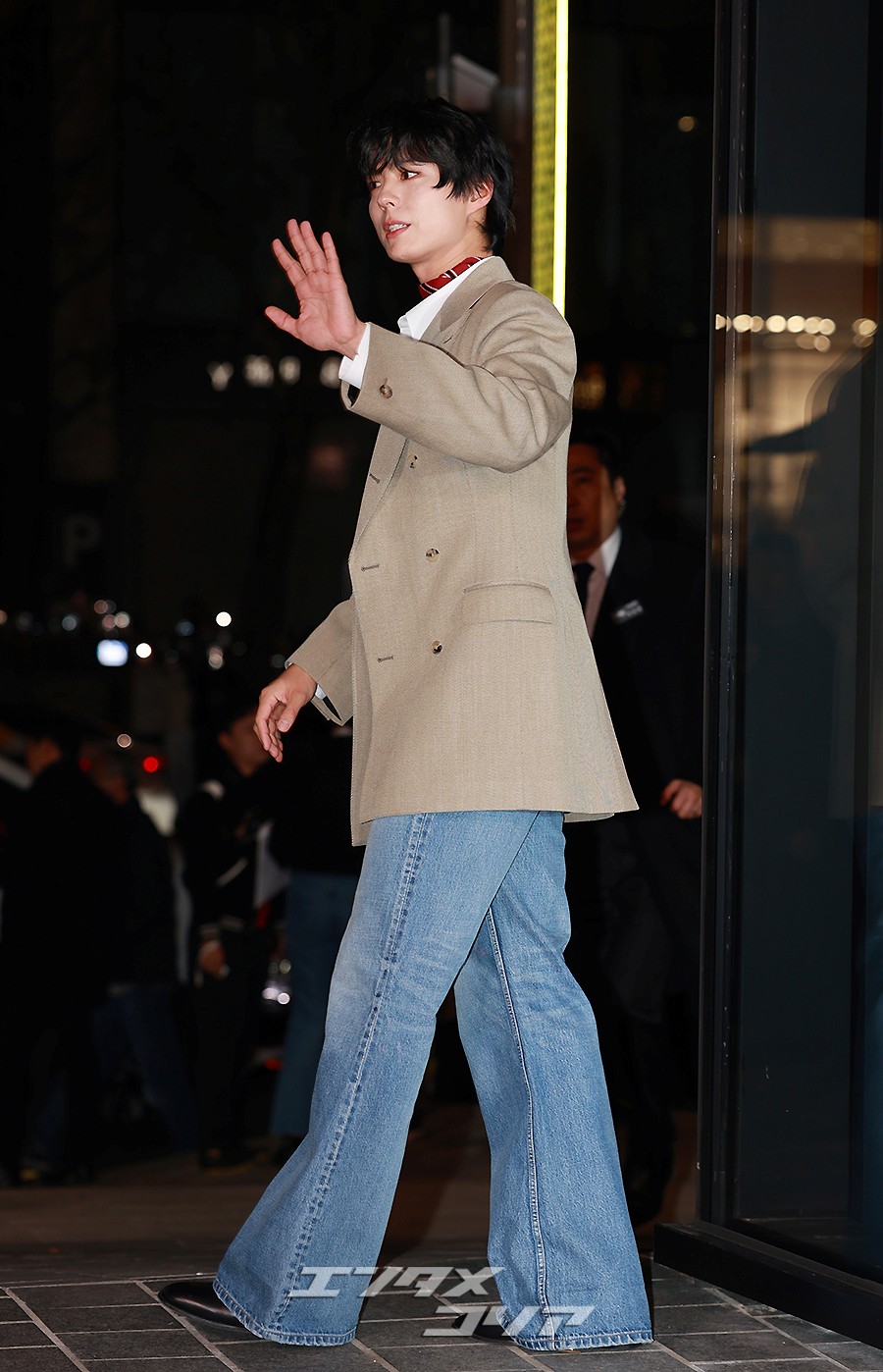 【フォト】パク・ボゴム「ブーツカットのレトロ・コーデも完璧」…少女漫画から飛び出した王子様