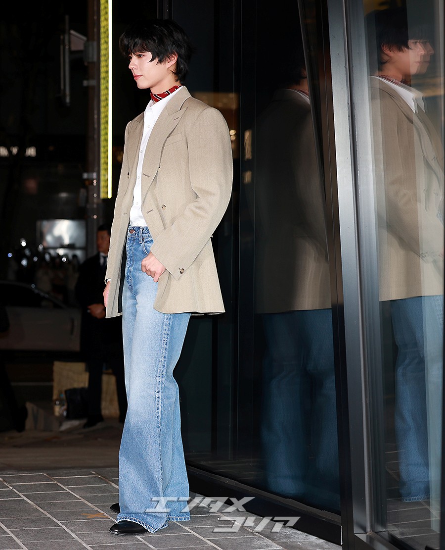 【フォト】パク・ボゴム「ブーツカットのレトロ・コーデも完璧」…少女漫画から飛び出した王子様