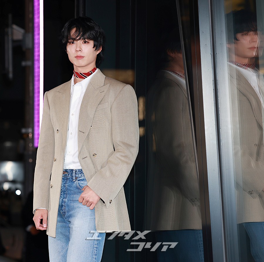 【フォト】パク・ボゴム「ブーツカットのレトロ・コーデも完璧」…少女漫画から飛び出した王子様