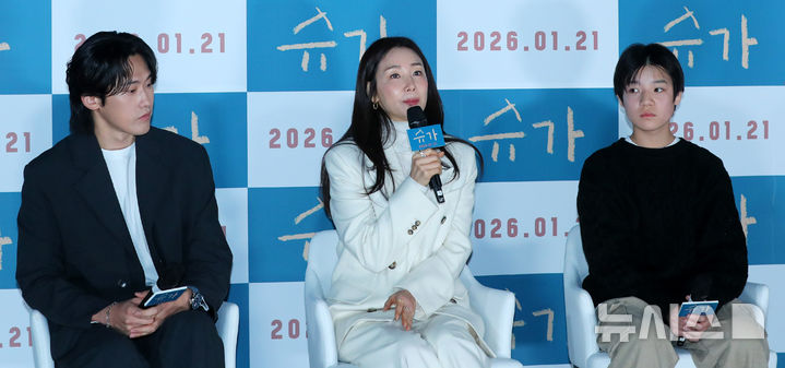 【フォト】チェ・ジウ＆ミン・ジヌン＆コ・ドンハ、仲睦まじい家族　「『シュガー』見てね」