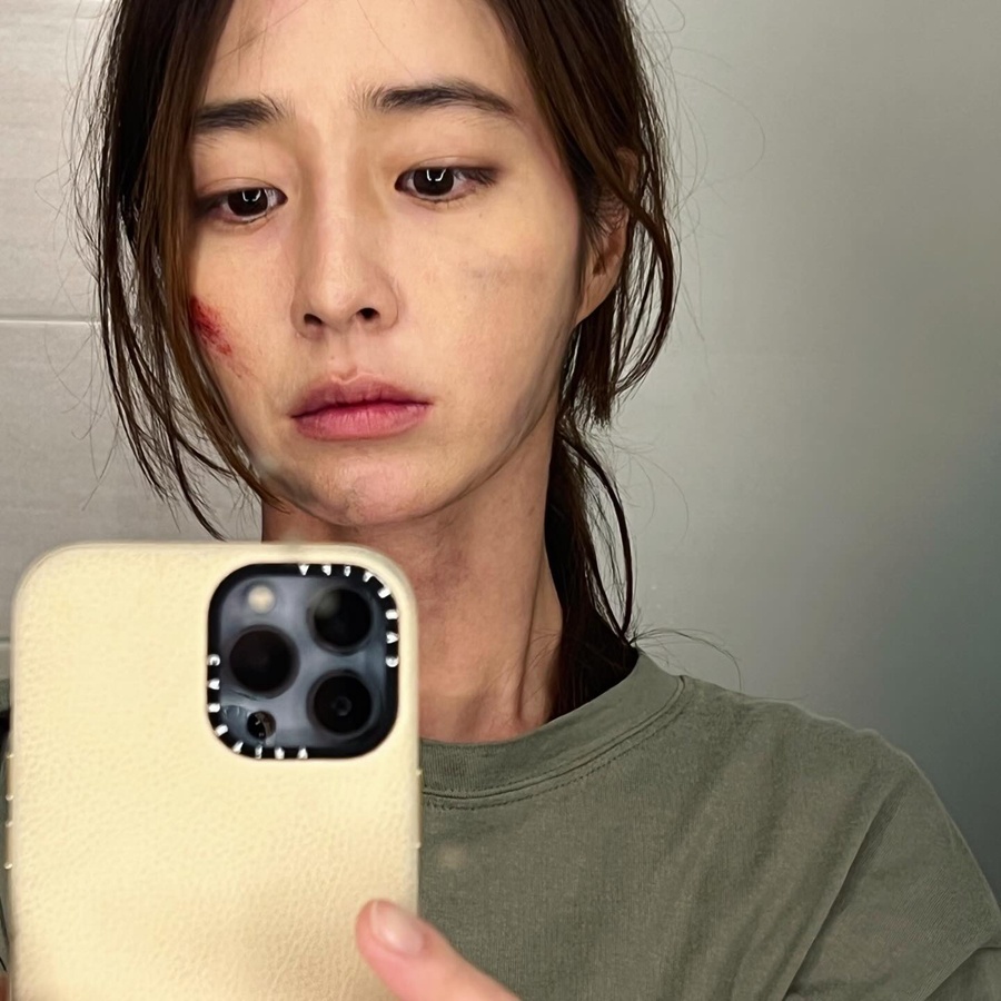 イ・ミンジョン、『ヴィランズ』徹夜での撮影終え近況報告…傷だらけでも美しい