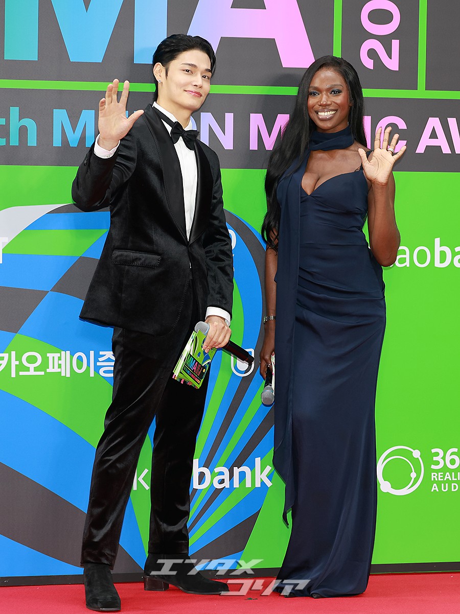 【フォト】ジョンヒョク＆ Kany「レッドカーペットMCは私たち」