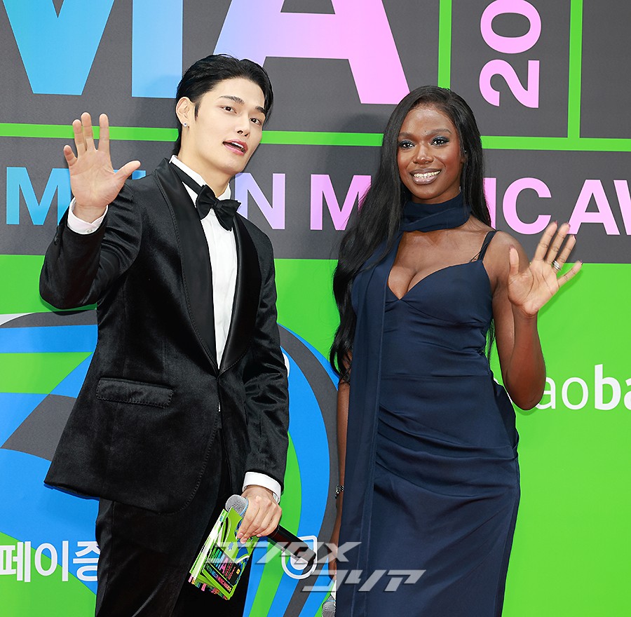 【フォト】ジョンヒョク＆ Kany「レッドカーペットMCは私たち」