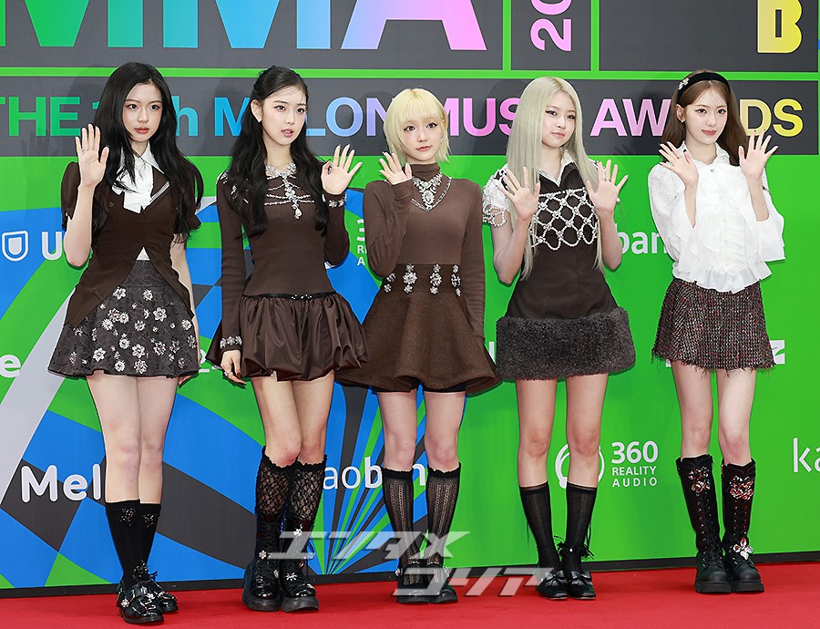 【フォト】KiiiKiii「ハートを描くラブリー・ガールズ」