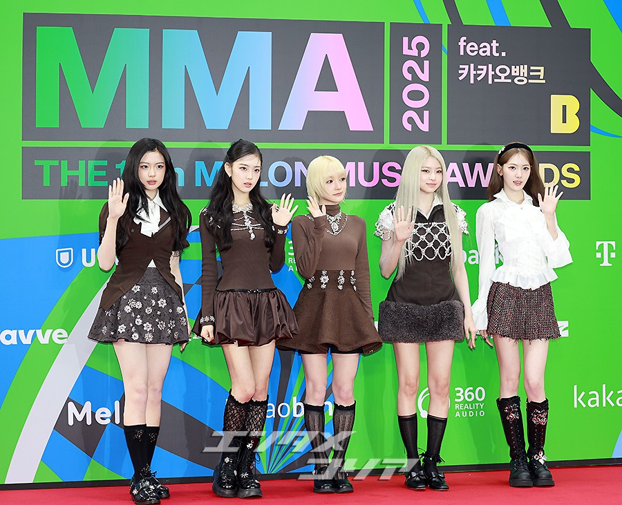 【フォト】KiiiKiii「ハートを描くラブリー・ガールズ」