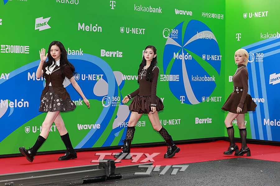 【フォト】KiiiKiii「ハートを描くラブリー・ガールズ」