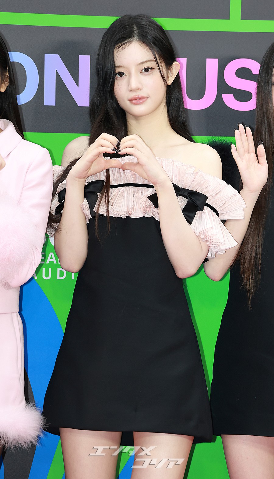 【フォト】ILLIT　ラブリー＆シックが共存「MMA 2025」レッドカーペット・ファッション