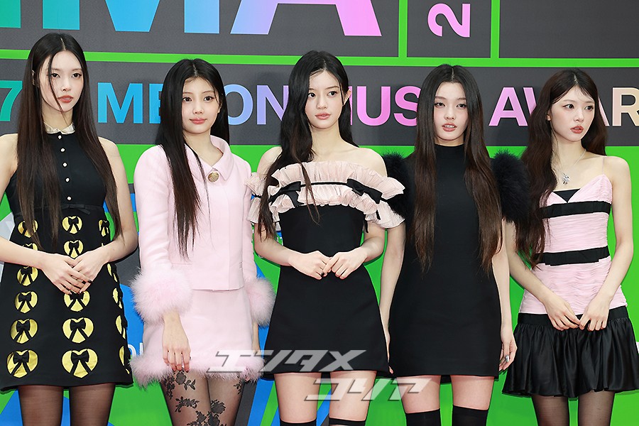【フォト】ILLIT　ラブリー＆シックが共存「MMA 2025」レッドカーペット・ファッション