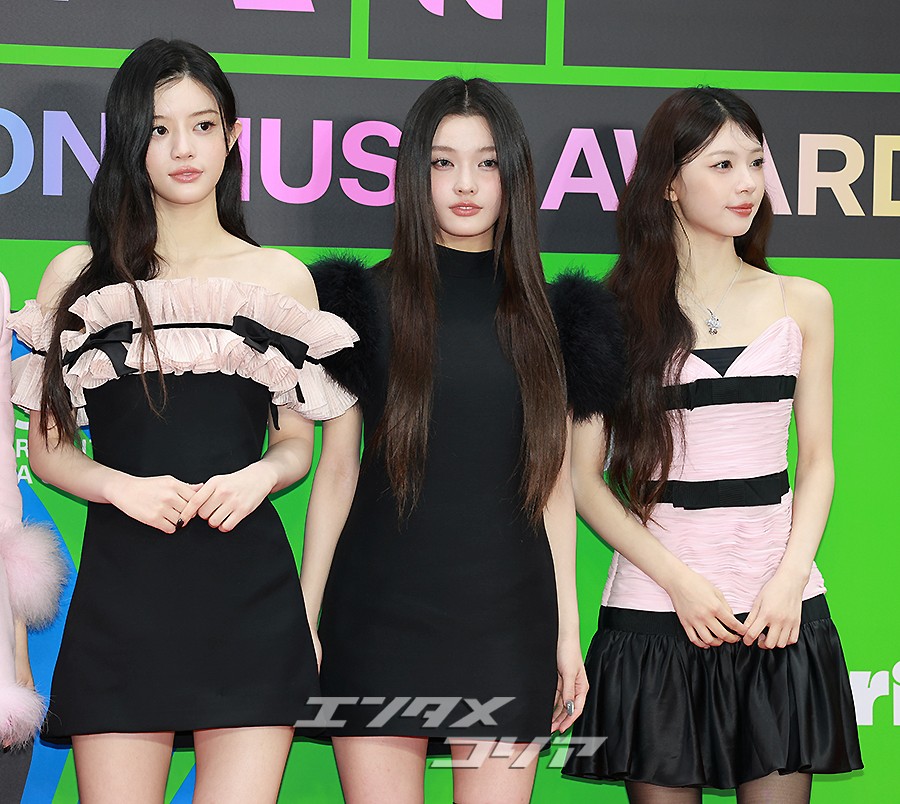 【フォト】ILLIT　ラブリー＆シックが共存「MMA 2025」レッドカーペット・ファッション