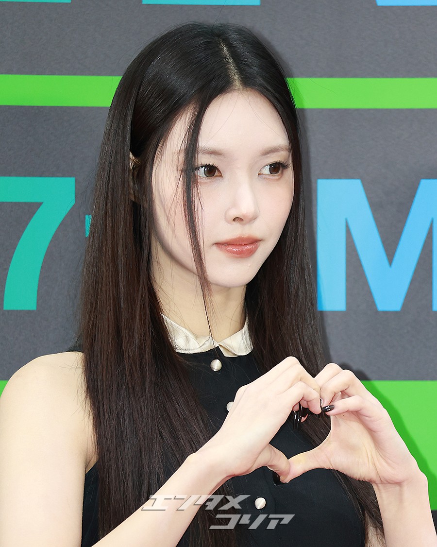 【フォト】ILLIT　ラブリー＆シックが共存「MMA 2025」レッドカーペット・ファッション