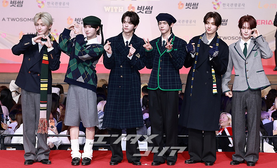 【フォト】TWS、魔法学校から飛び出してきたような少年らしさ＝2025 SBS歌謡大典