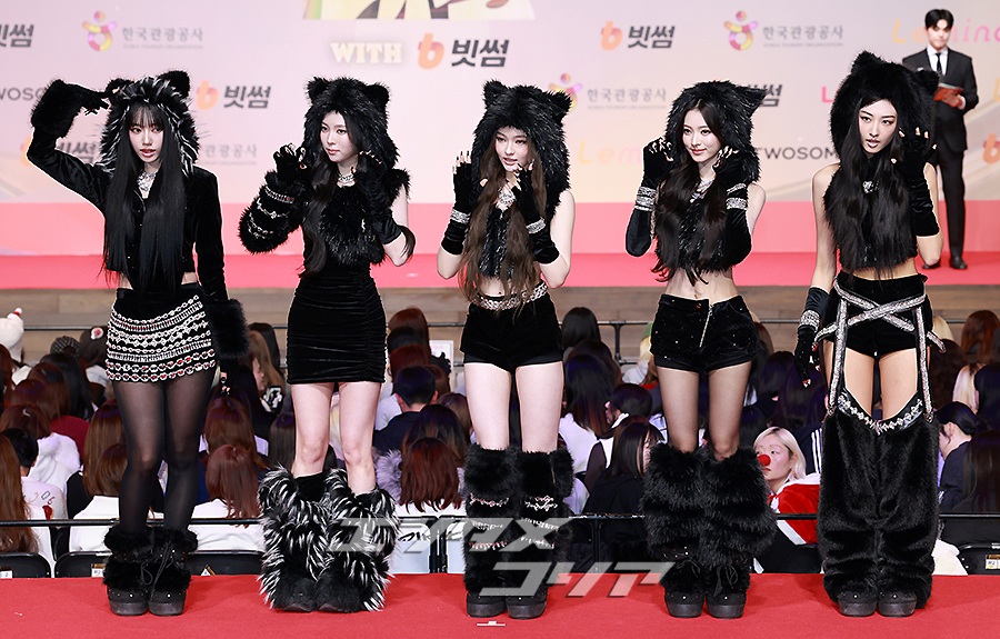 【フォト】キュートな黒猫、MEOVV＝2025 SBS歌謡大典